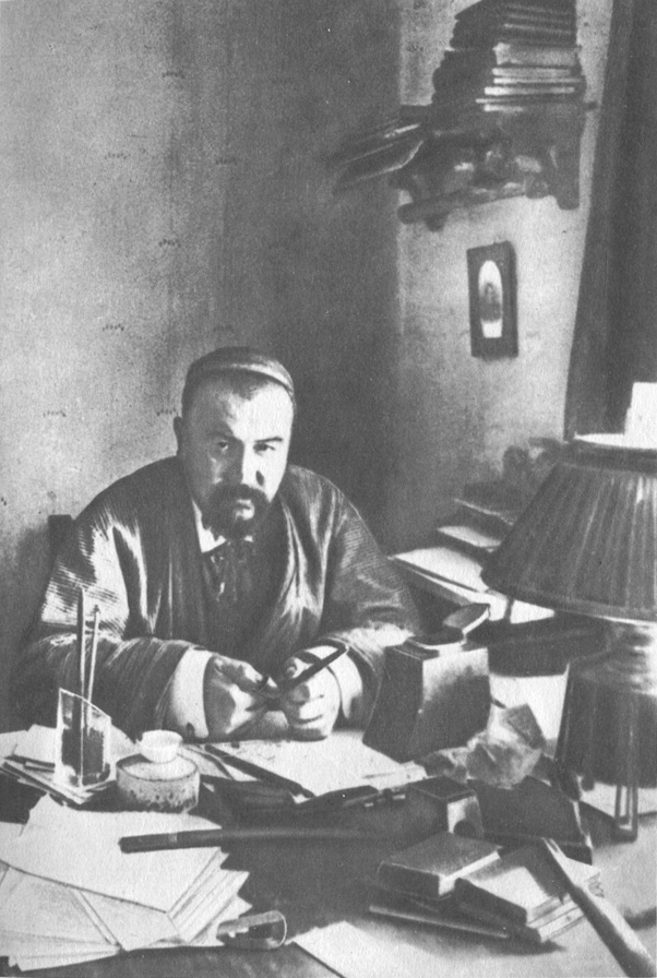 А. И. Куприн в своем кабинете. 1912 г.