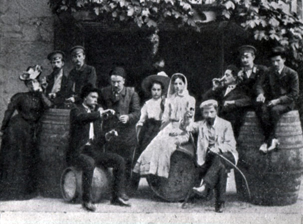 А. И. Куприн и Е. М. Куприна в группе. Массандра. 1907 г.