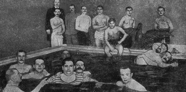 А. И. Куприн в бассейне (справа). Петербург