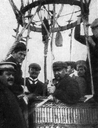 А. И. Куприн на воздушном шаре. 1911 г